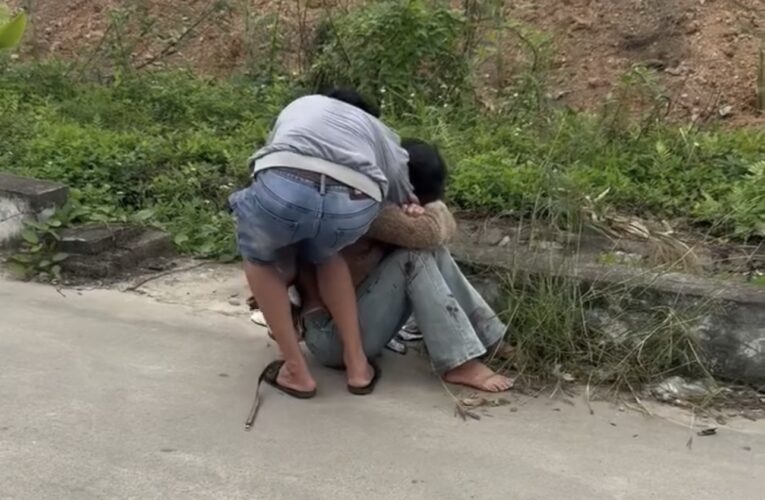 Vid; eo k biết ngoài kia yêu nhau kiểu gì