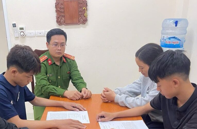 Xử lý 2 cháu đi xe var vào bà cô ở Hà Nội