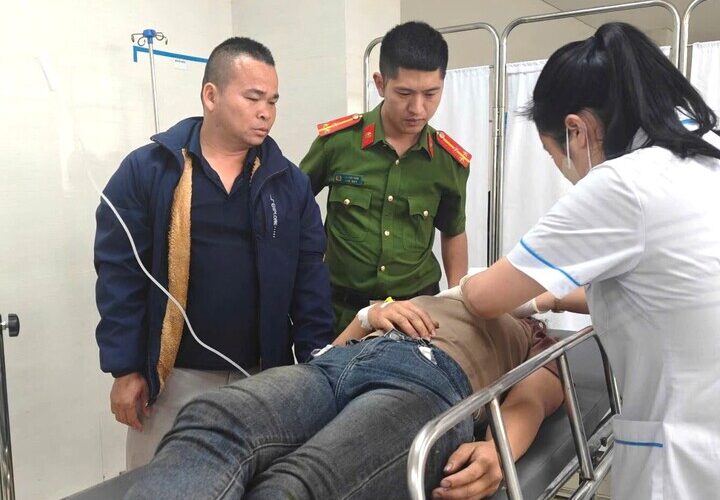 Vượt 20km, công an xã ở Bắc Ninh dùng xe công vụ đưa người bị nạn đi cấp cứu
