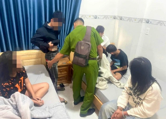 Tạm giữ thanh niên rủ b’ gái vào nhà nghỉ ‘tâm sự’