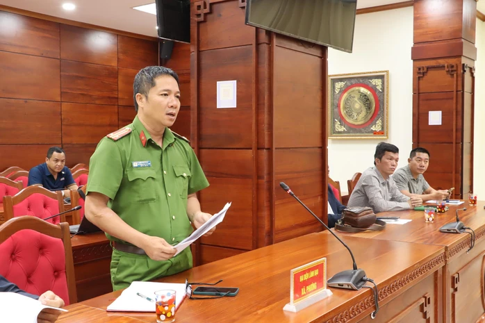 Lý do người cha đ’ con 10 tuổi bầm khắp người