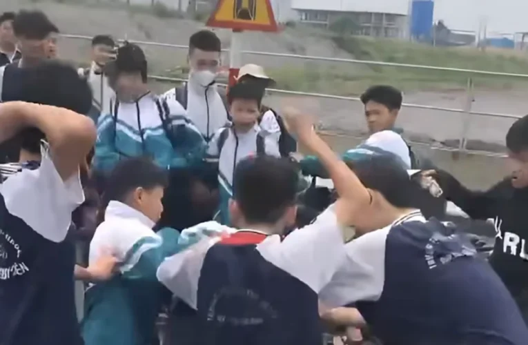 Ninh Bình: Công an vào cuộc vụ nam sinh lớp 9 bị 8 học sinh cùng trường đ’ hội đồng